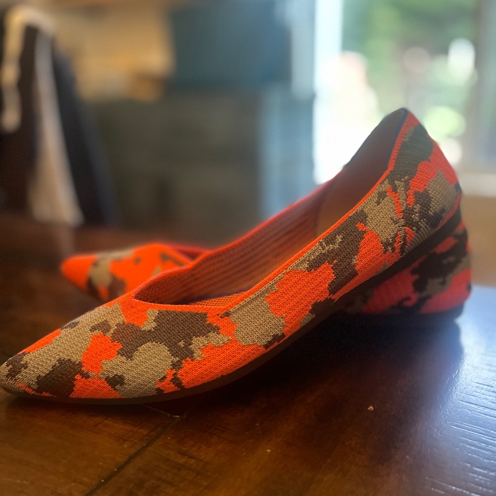 ROTHY’S 🦄 Retired Unicorn Neon Camo Point, size 9.5, EUC - Picture 2 of 6